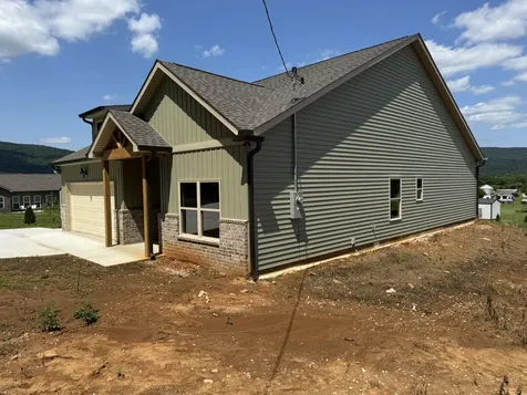 2266 White Ridge Road Pelham TN 37366