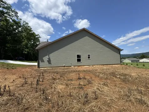 2266 White Ridge Road Pelham TN 37366