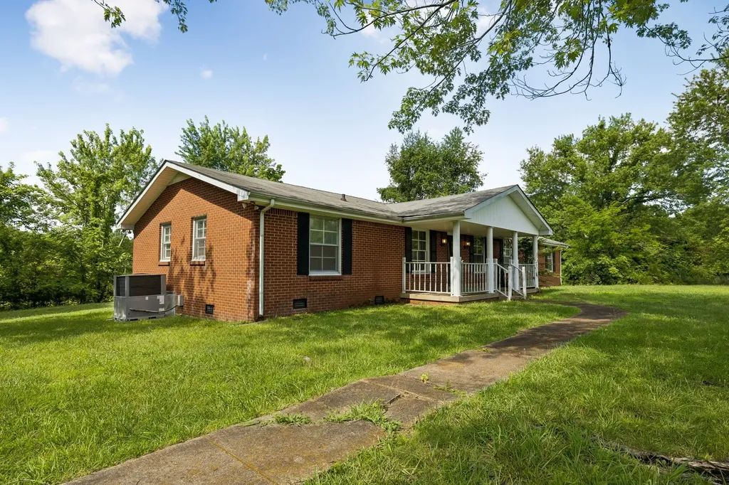 3320 Highway 49, E Charlotte TN 37036