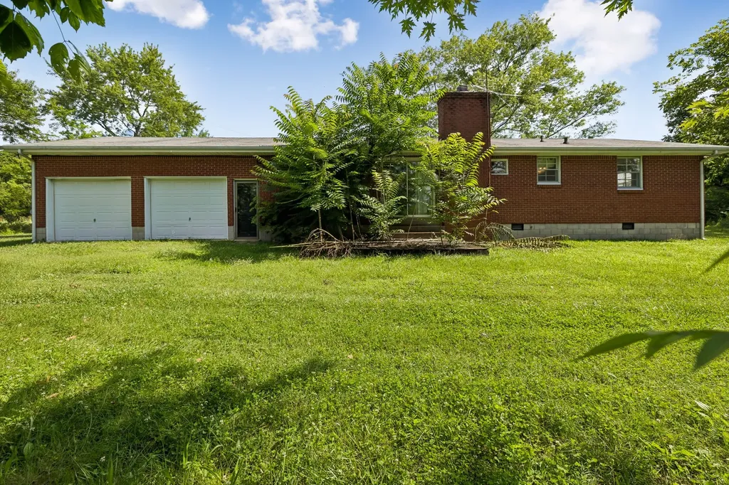 3320 Highway 49, E Charlotte TN 37036