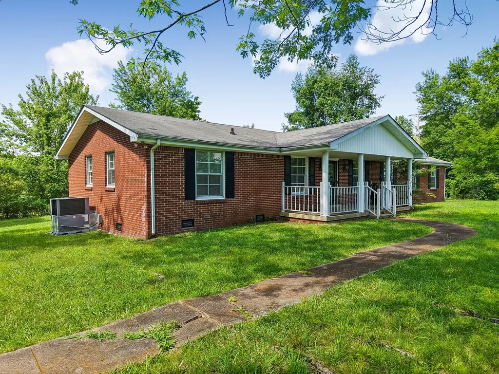 3320 Highway 49, E Charlotte TN 37036