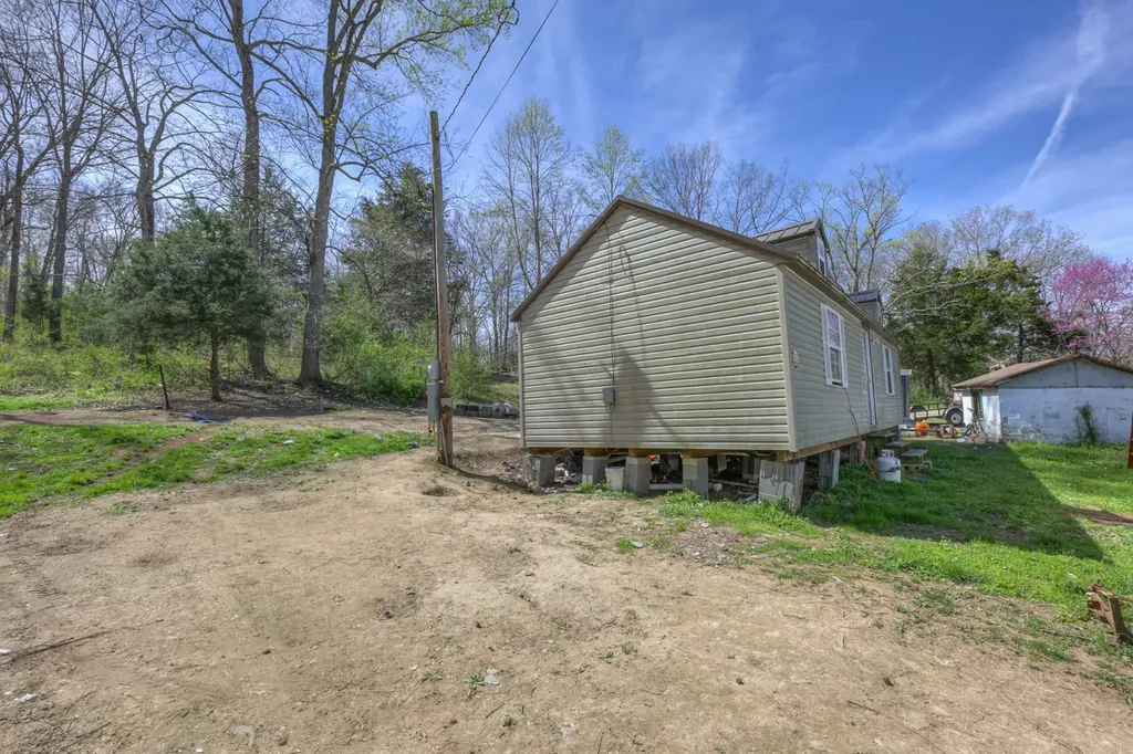1200 Bloom Landing Road Charlotte TN 37036