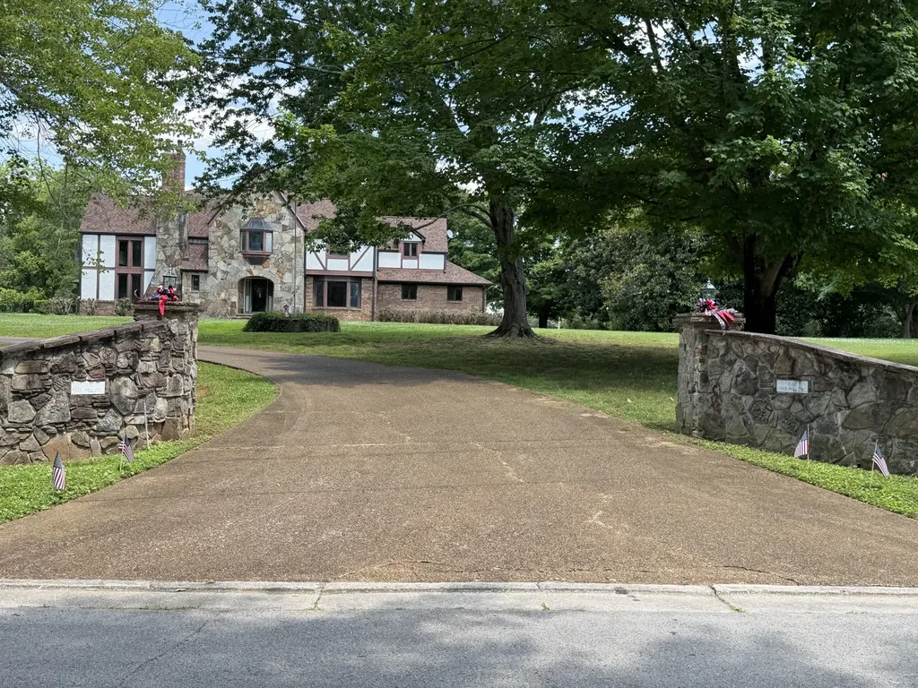 202 Oak Hill Drive Mcminnville TN 37110
