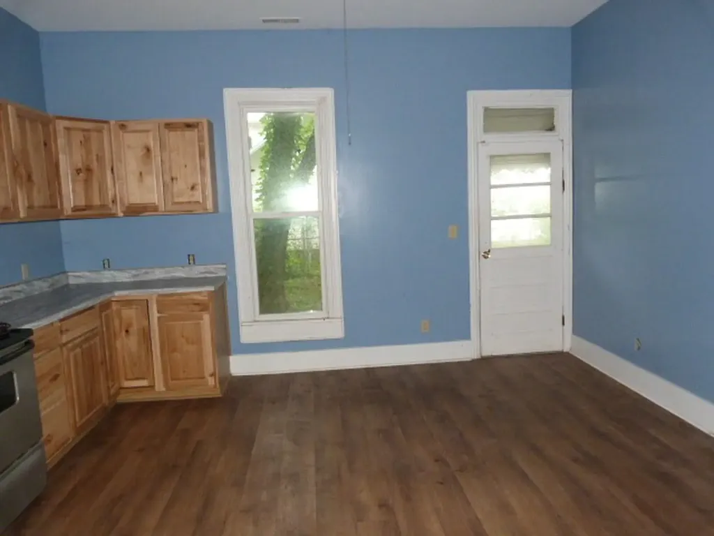 410 S Franklin St, S Tullahoma TN 37388