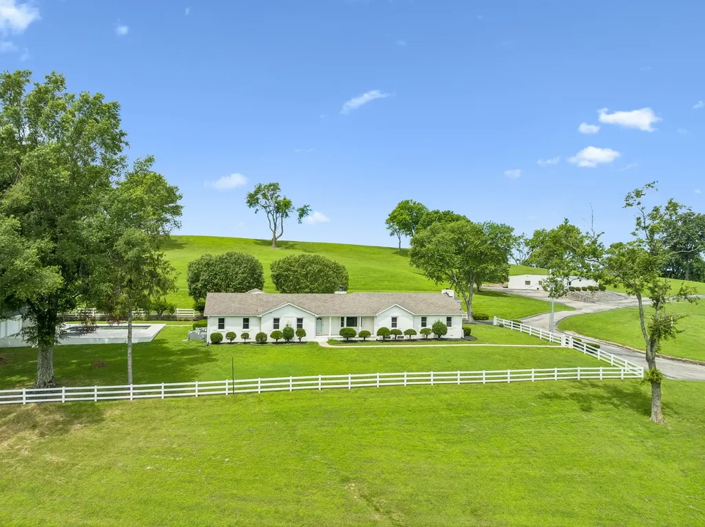 1731 Nashville Highway Columbia TN 38401