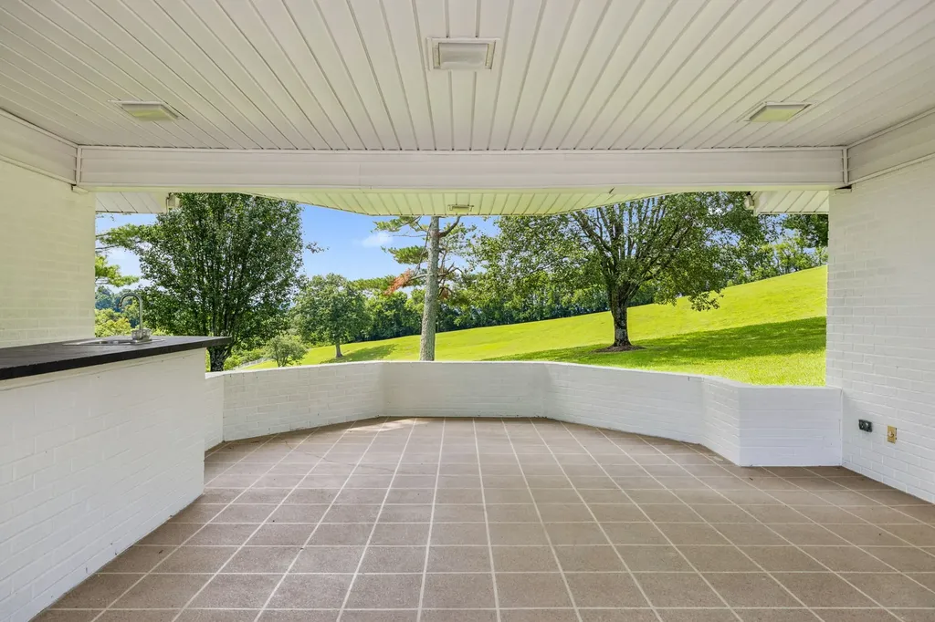 1731 Nashville Highway Columbia TN 38401