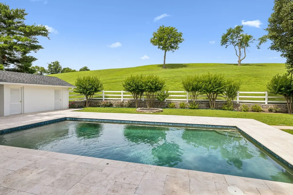 1731 Nashville Highway Columbia TN 38401