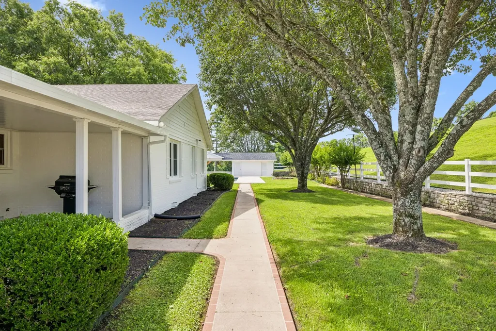 1731 Nashville Highway Columbia TN 38401