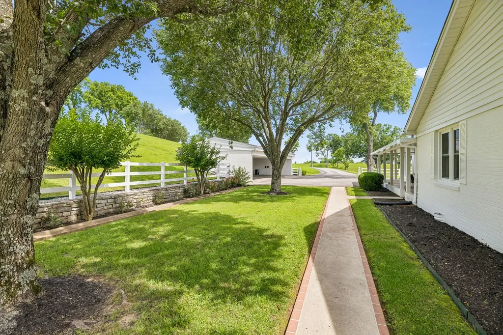 1731 Nashville Highway Columbia TN 38401