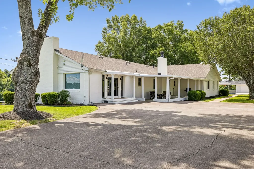 1731 Nashville Highway Columbia TN 38401