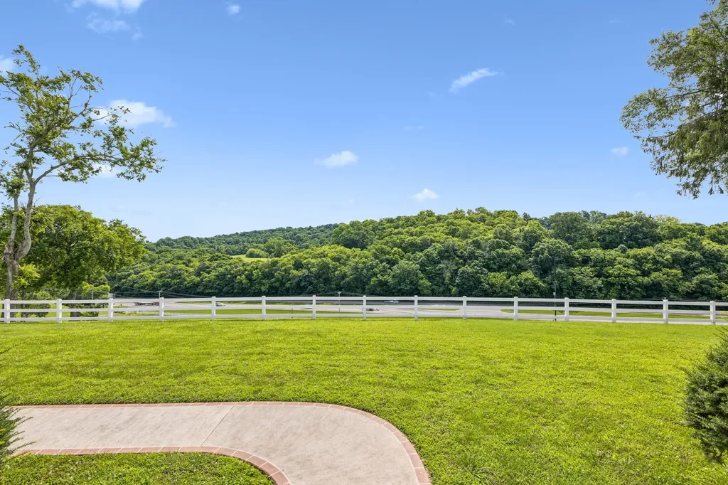 1731 Nashville Highway Columbia TN 38401