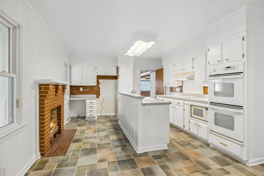 1731 Nashville Highway Columbia TN 38401