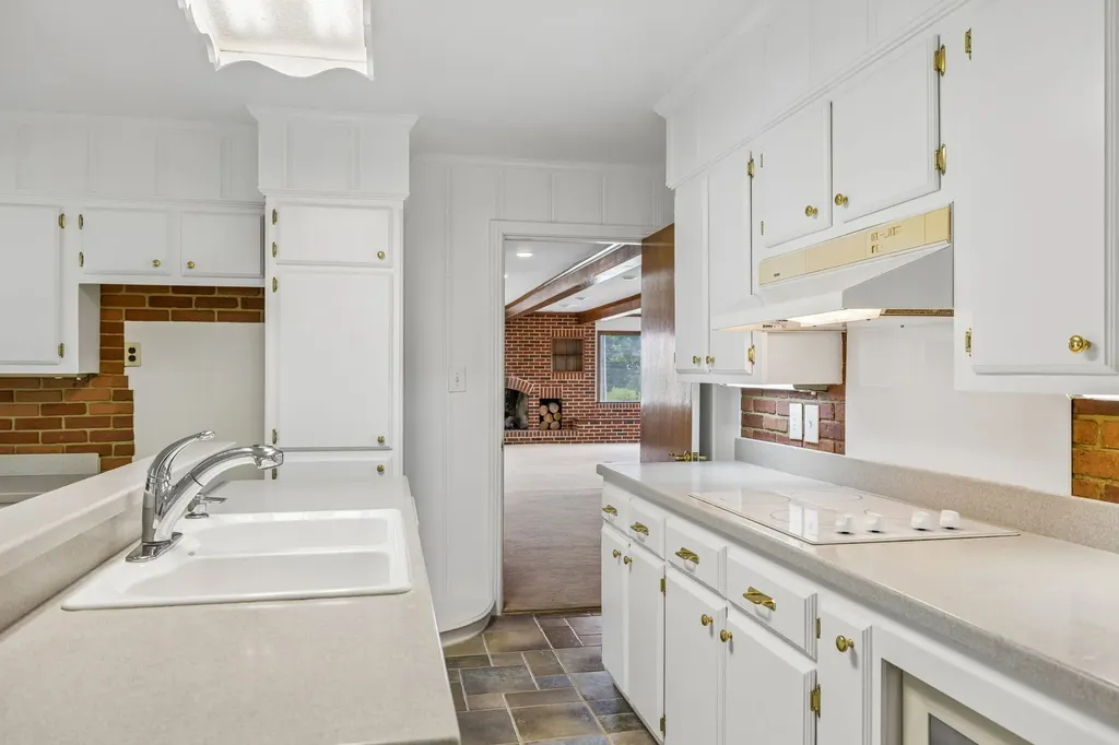 1731 Nashville Highway Columbia TN 38401
