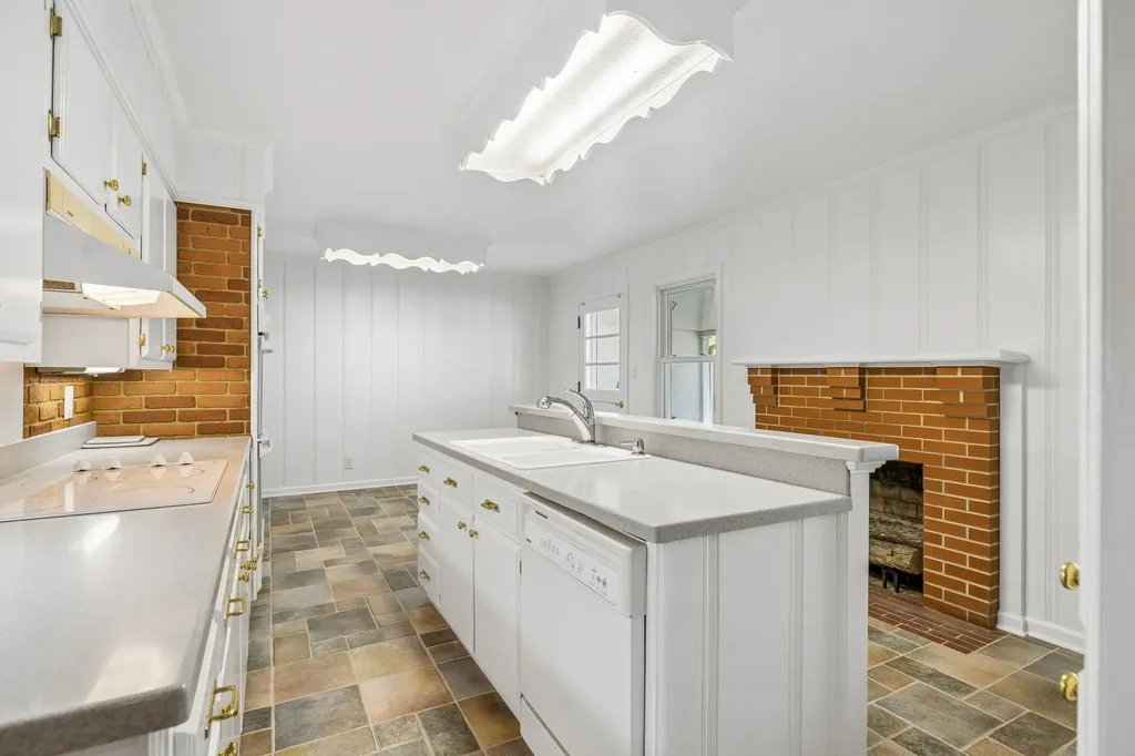 1731 Nashville Highway Columbia TN 38401