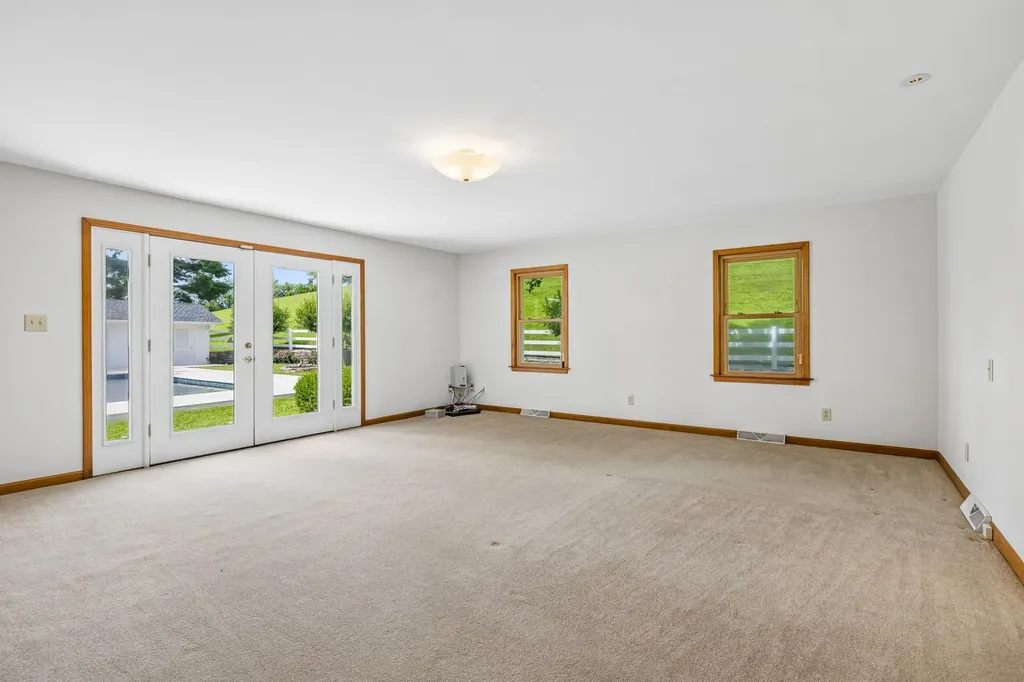 1731 Nashville Highway Columbia TN 38401