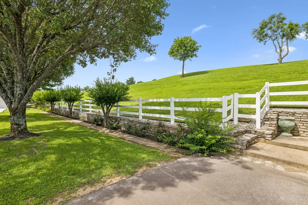 1731 Nashville Highway Columbia TN 38401