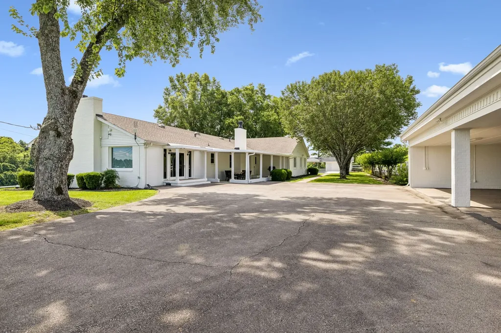 1731 Nashville Highway Columbia TN 38401