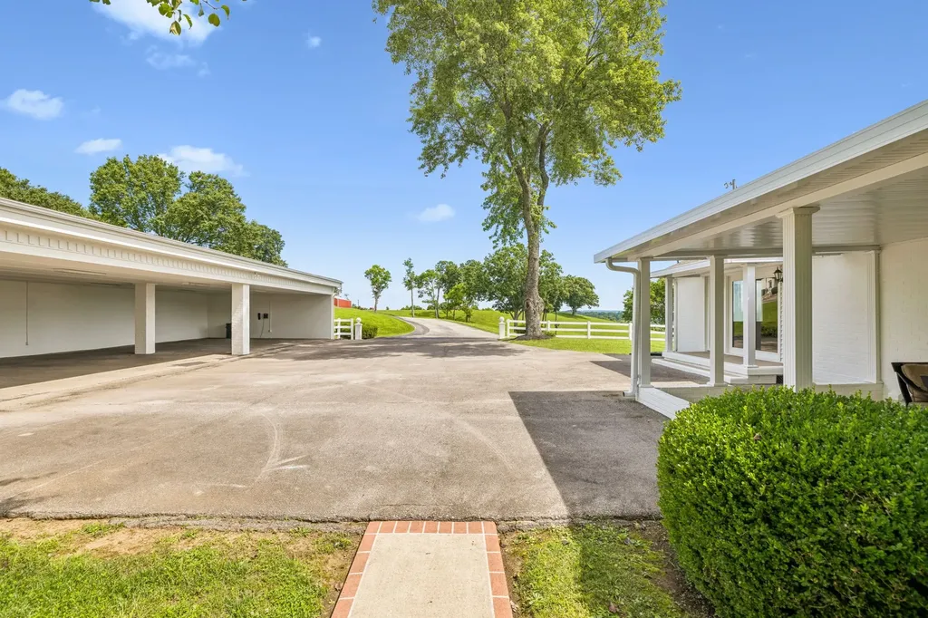 1731 Nashville Highway Columbia TN 38401