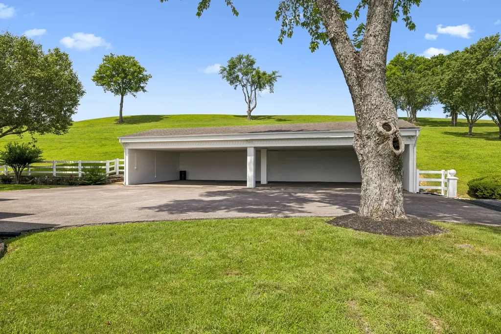 1731 Nashville Highway Columbia TN 38401
