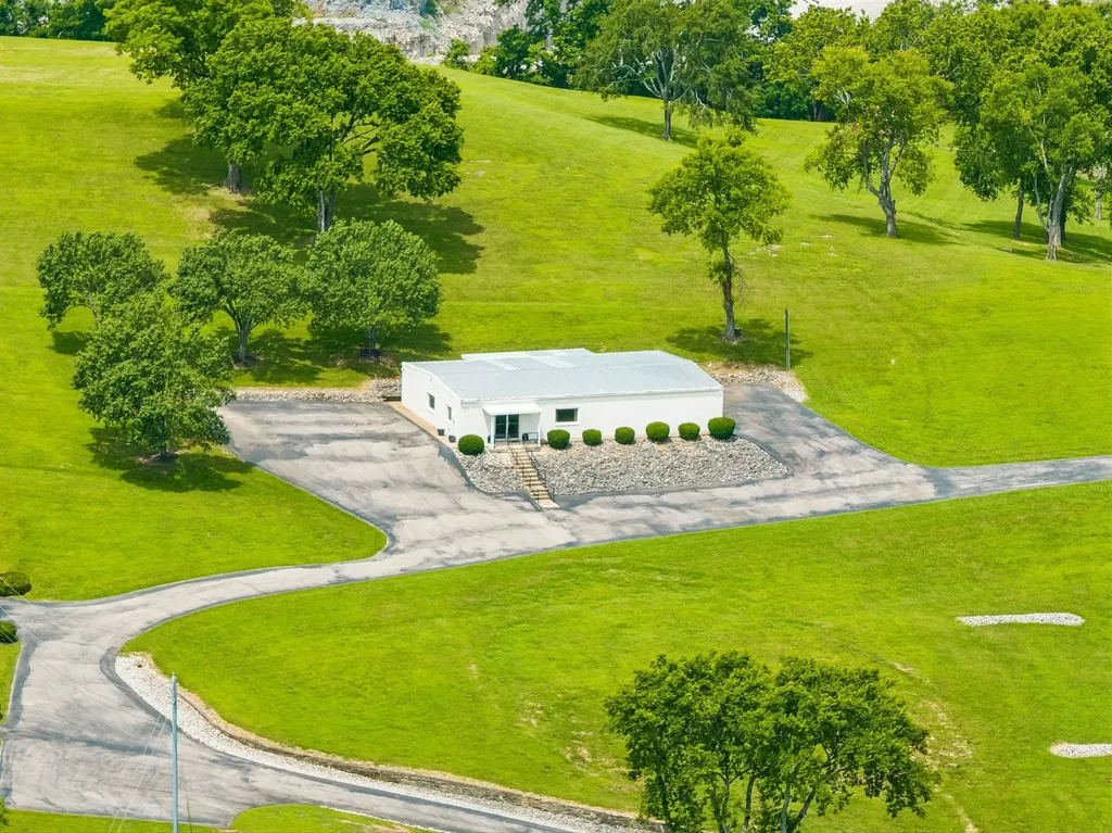 1731 Nashville Highway Columbia TN 38401