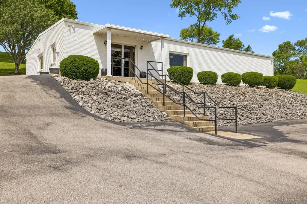 1731 Nashville Highway Columbia TN 38401