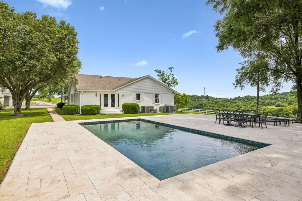 1731 Nashville Highway Columbia TN 38401