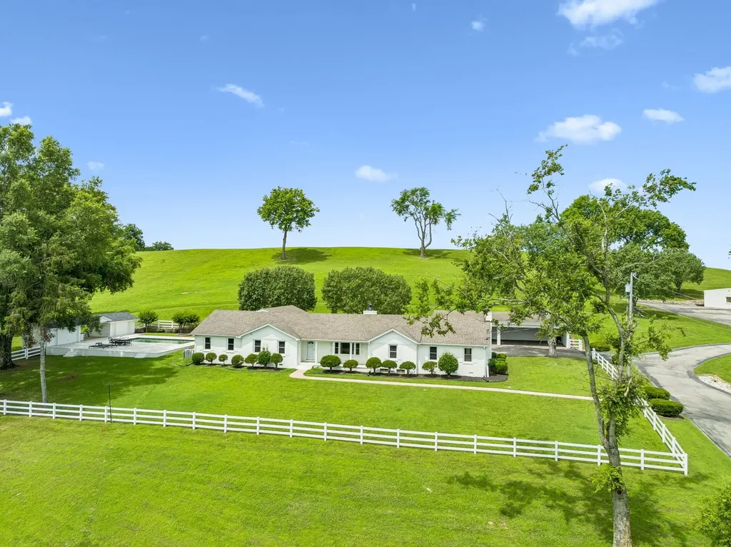 1731 Nashville Highway Columbia TN 38401