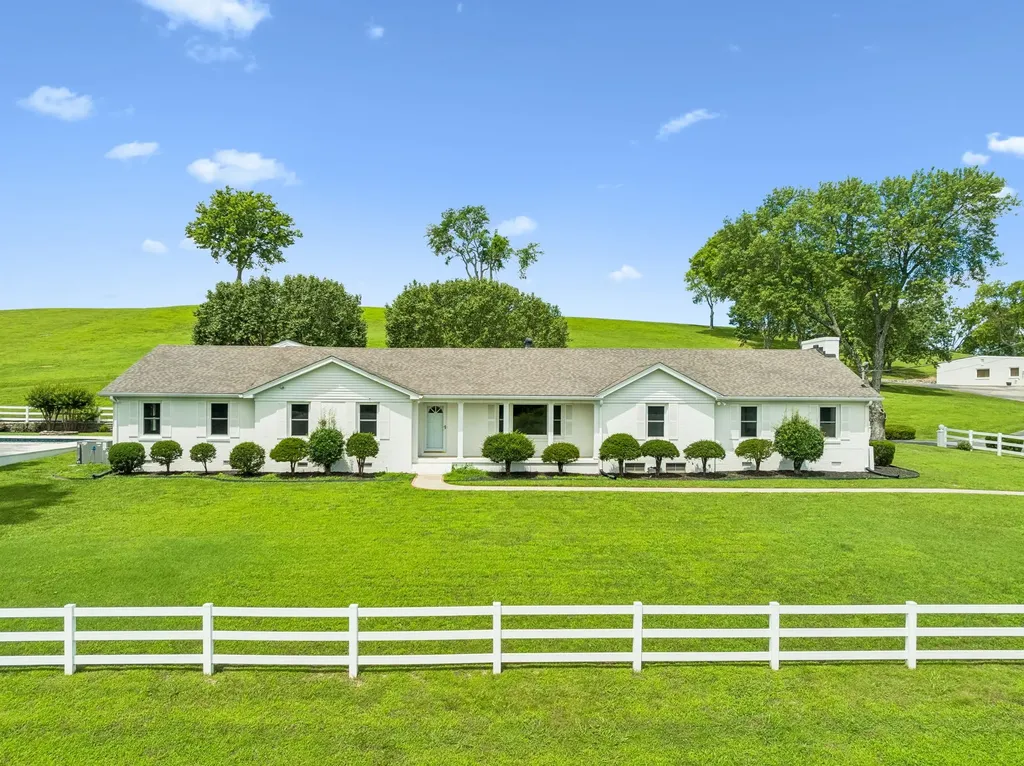 1731 Nashville Highway Columbia TN 38401