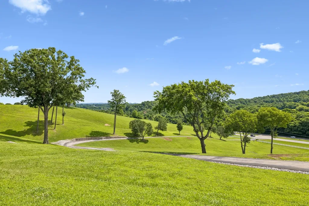 1731 Nashville Highway Columbia TN 38401
