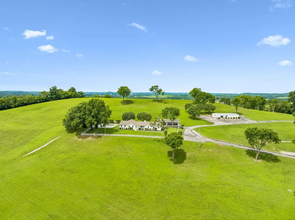 1731 Nashville Highway Columbia TN 38401