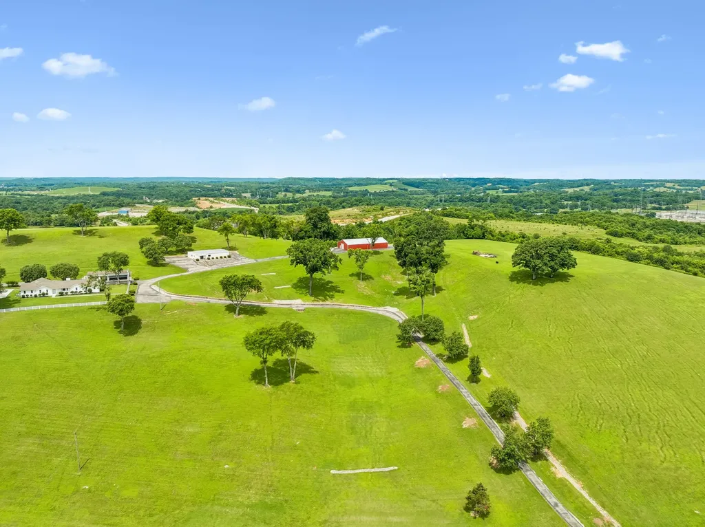 1731 Nashville Highway Columbia TN 38401