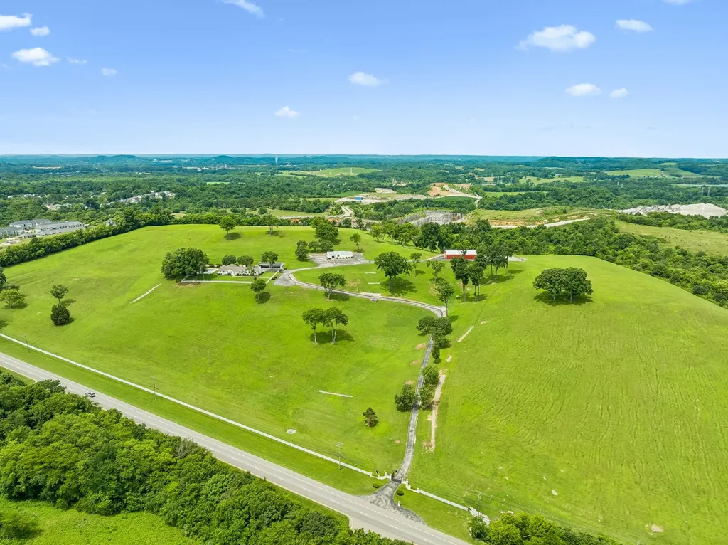 1731 Nashville Highway Columbia TN 38401