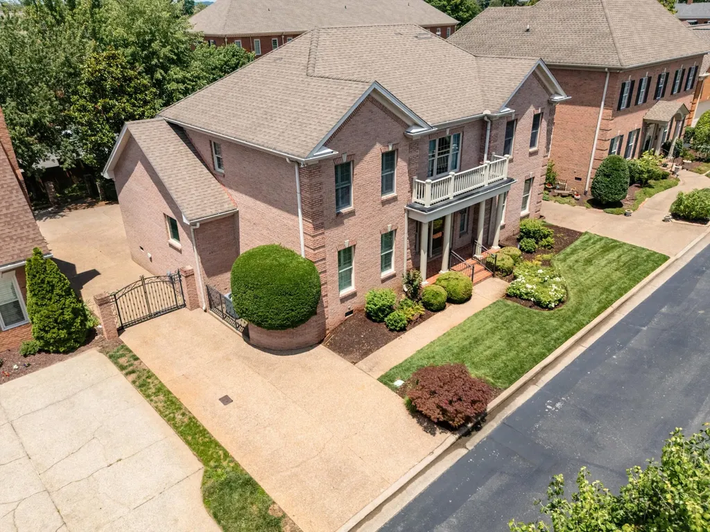 111 Carriage Way Hendersonville TN 37075