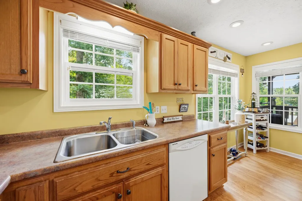 300 Featherfoot Parkway Loop Parsons TN 38363