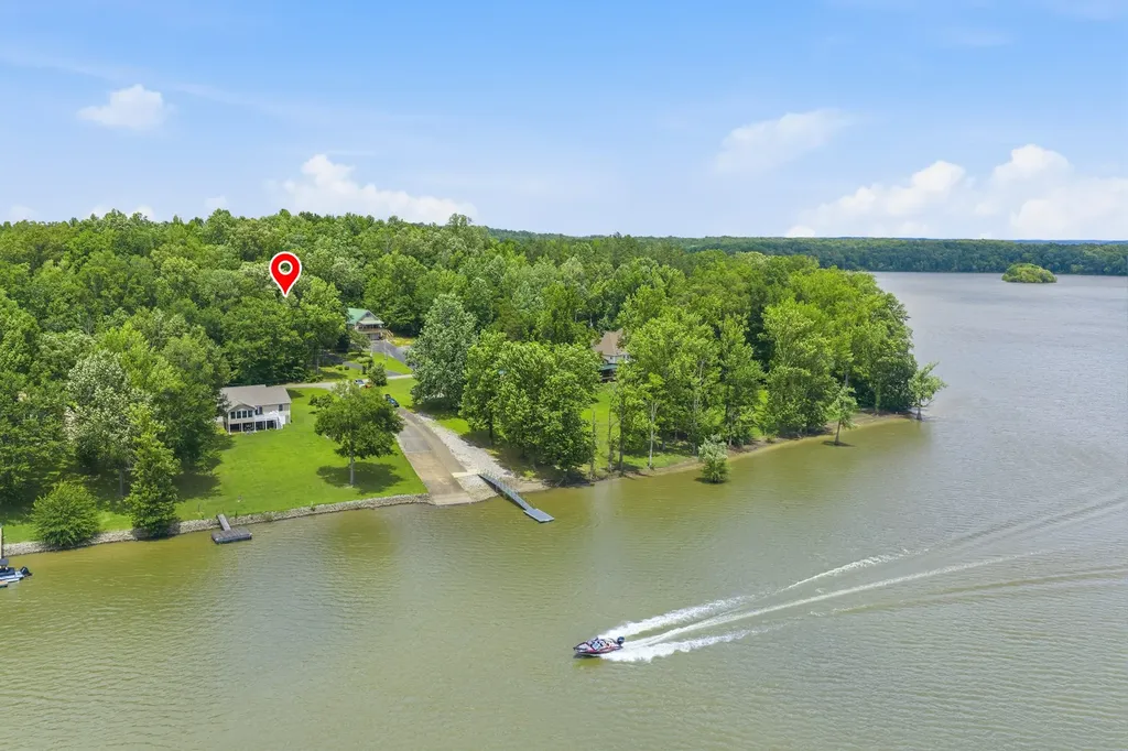 300 Featherfoot Parkway Loop Parsons TN 38363