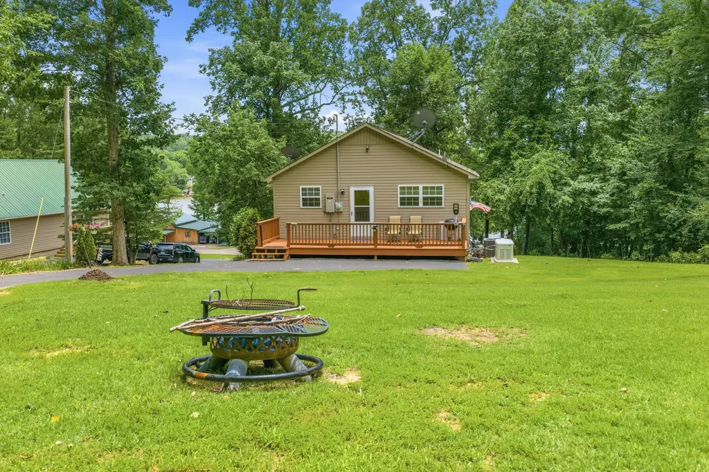 300 Featherfoot Parkway Loop Parsons TN 38363