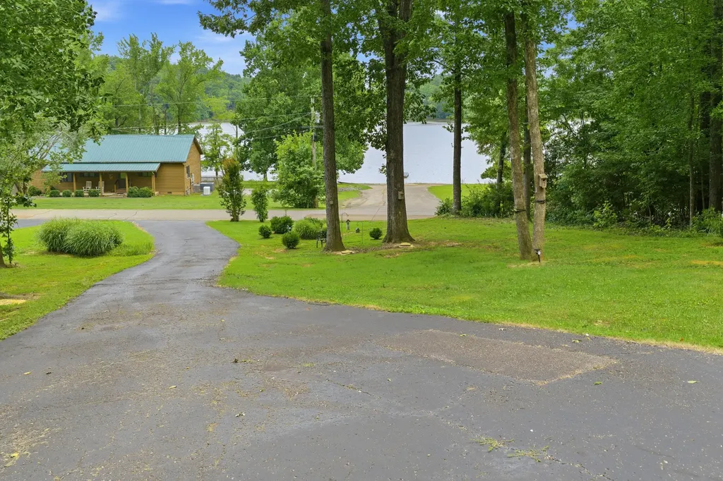 300 Featherfoot Parkway Loop Parsons TN 38363