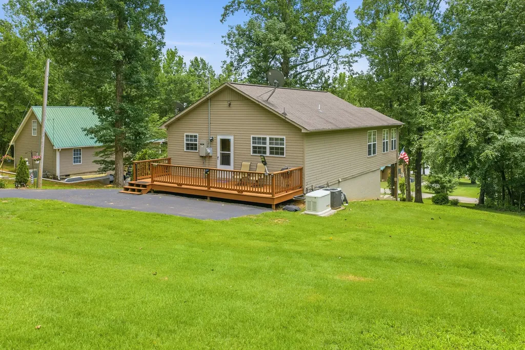 300 Featherfoot Parkway Loop Parsons TN 38363