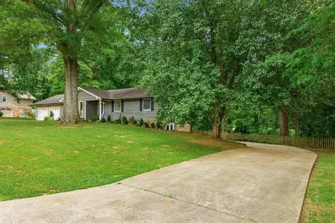 3350 Oak Burr Drive Chattanooga TN 37419
