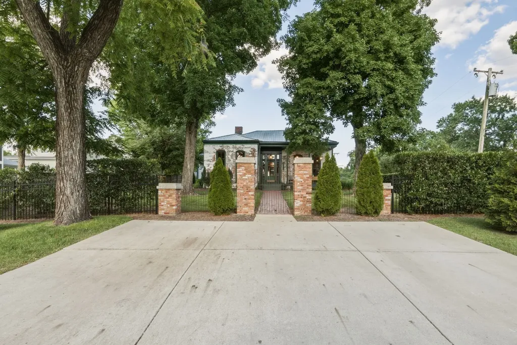 909 Manila Avenue Nashville TN 37206