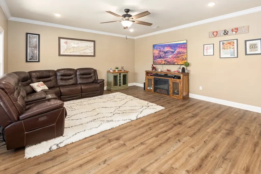 2608 Etna Drive Chapel Hill TN 37034
