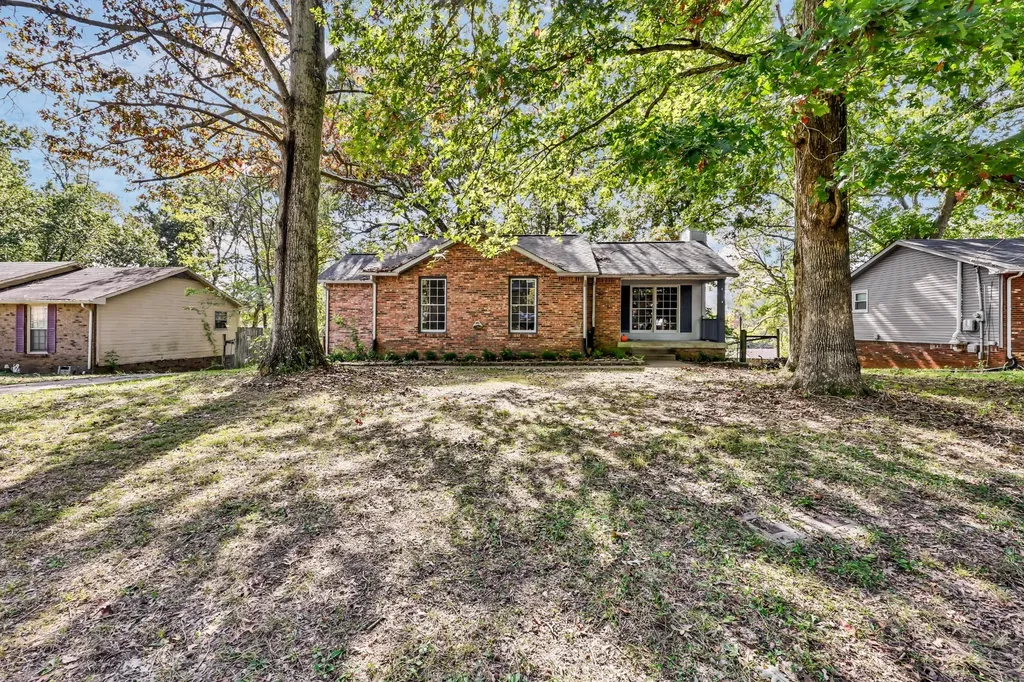 810 R S Bradley Boulevard Clarksville TN 37042