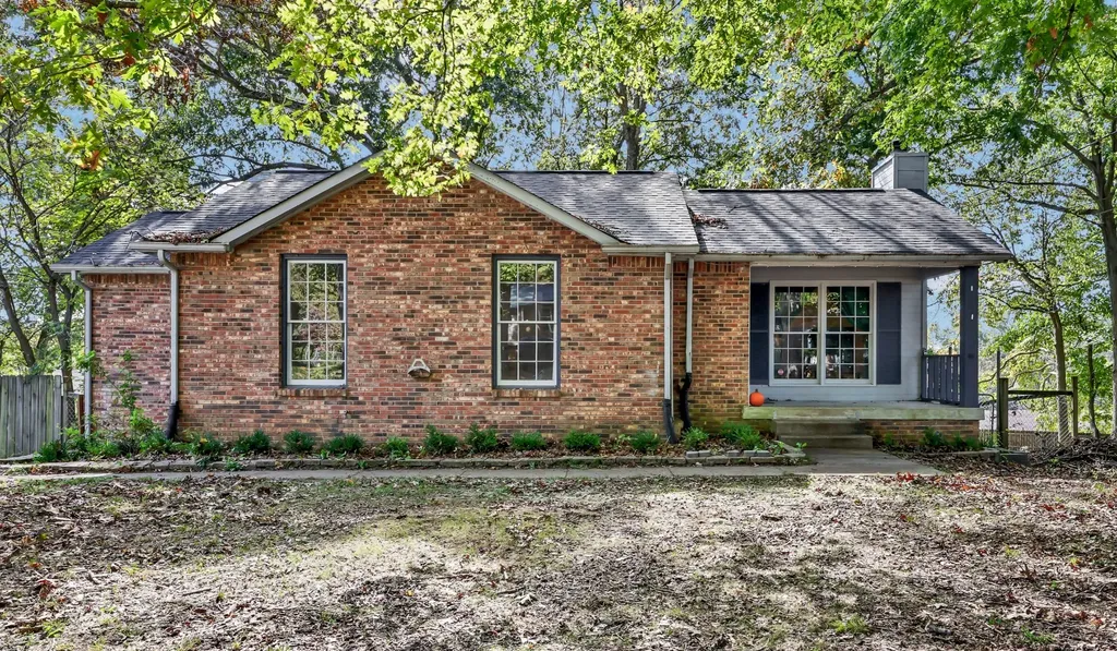 810 R S Bradley Boulevard Clarksville TN 37042