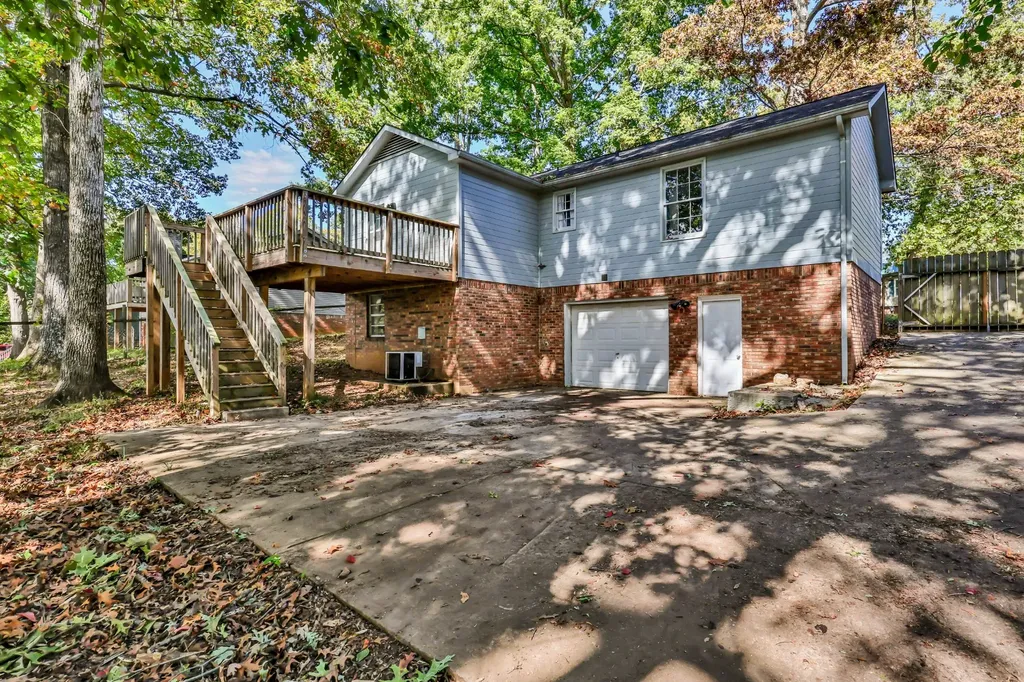 810 R S Bradley Boulevard Clarksville TN 37042