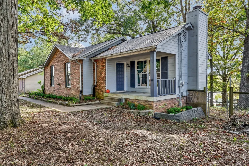 810 R S Bradley Boulevard Clarksville TN 37042