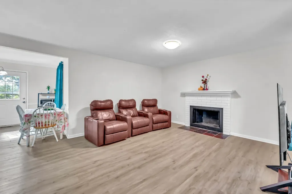 810 R S Bradley Boulevard Clarksville TN 37042