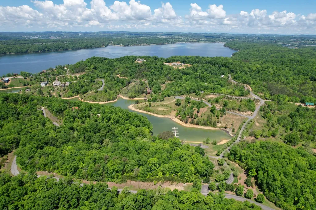 79 Stone Bridge Drive Dandridge TN 37725