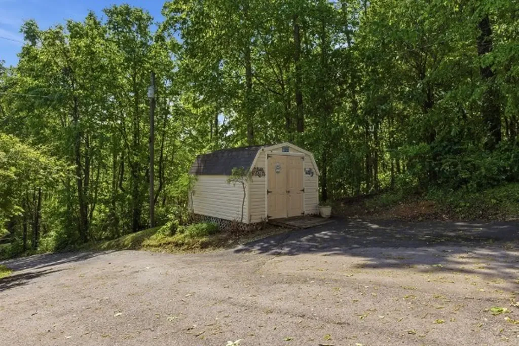 230 E Piney Road Dickson TN 37055