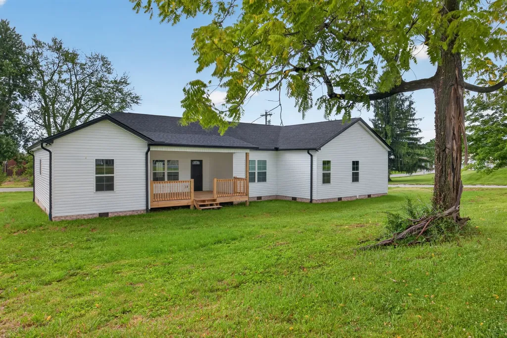 208 E Crawford Avenue Monterey TN 38574