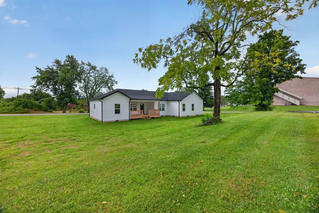 208 E Crawford Avenue Monterey TN 38574